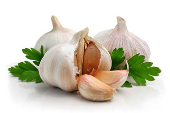 Garlic is a popular remedy for fungal infections. 