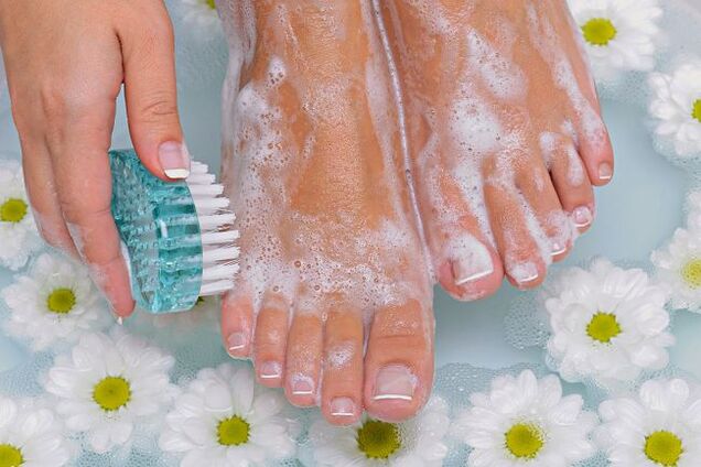 Chamomile foot baths - effective prevention of onychomycosis